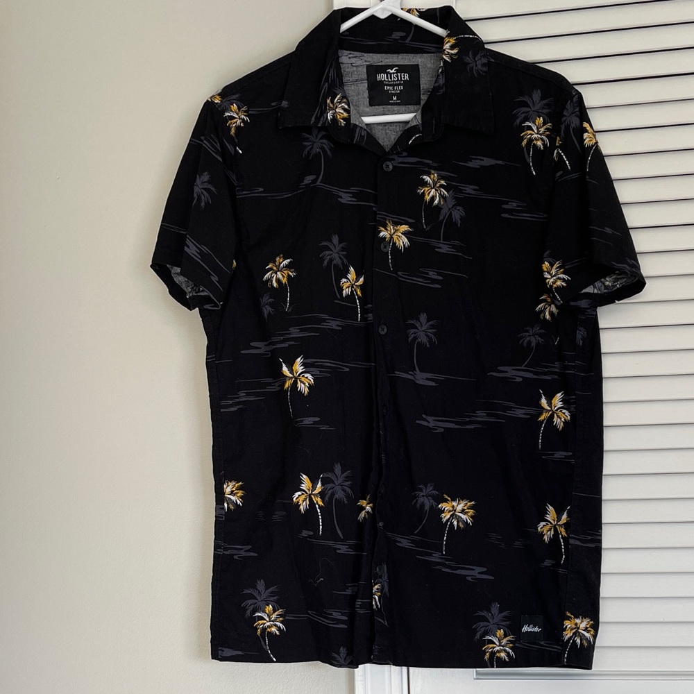 Hollister Men's Black and Yellow Palm Print Shirt